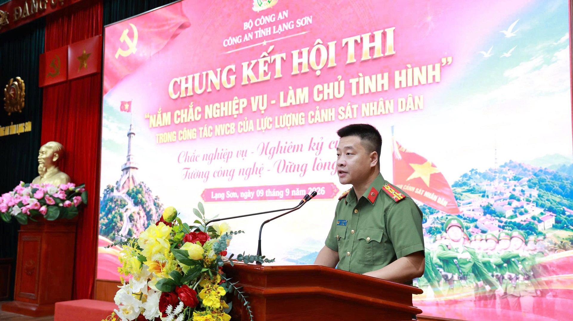 Ảnh 6. Đồng chí Đại tá Vũ Thanh Tùng, Ủy viên Ban Thường vụ Tỉnh ủy, Bí thư Đảng ủy, Giám đốc Công an tỉnh phát biểu tại Hội thi.jpg