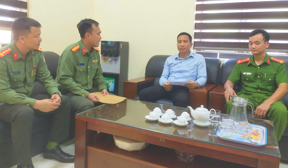 3. Trao doi voi chinh quyen.jpg