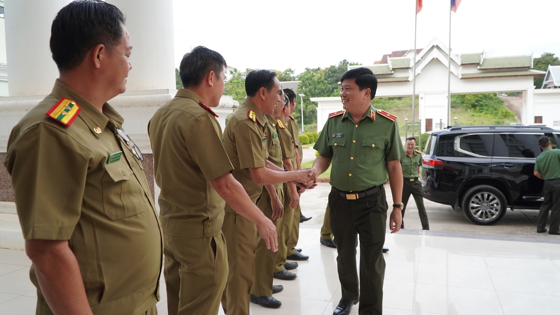 Thiếu tướng Vũ Văn Đấu, Giám đốc Công an tỉnh dự Hội đàm thường niên với Công an tỉnh Luông Pha Băng.jpg.JPG
