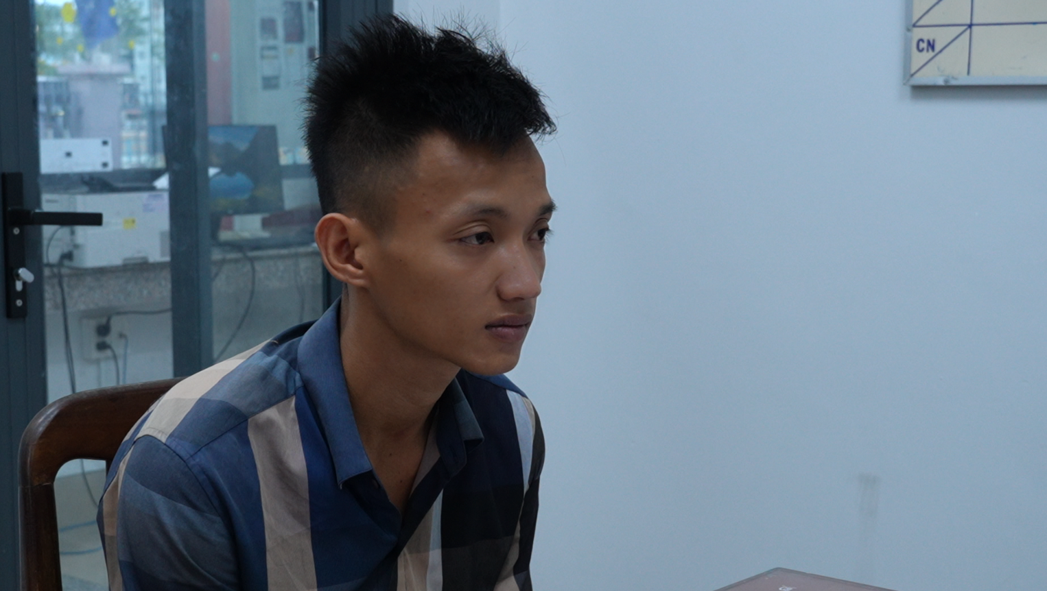 Đối tượng Nguyễn Văn Duy tại Cơ quan Công an. Ảnh Duy Phương.png