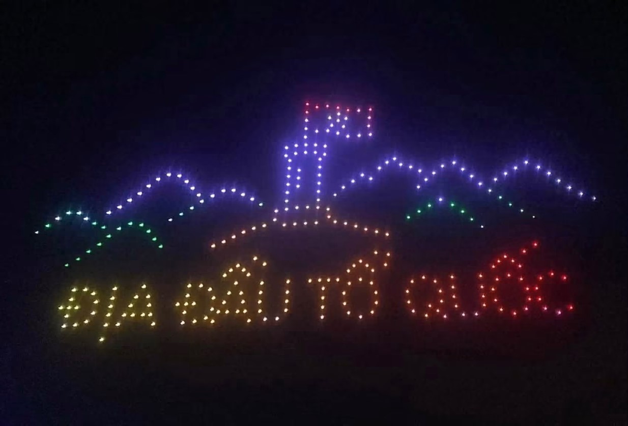 Ảnh 10. Màn trình diễn thiết bị bay (Drone Light Show) trong chương trình Lễ hội.jpg
