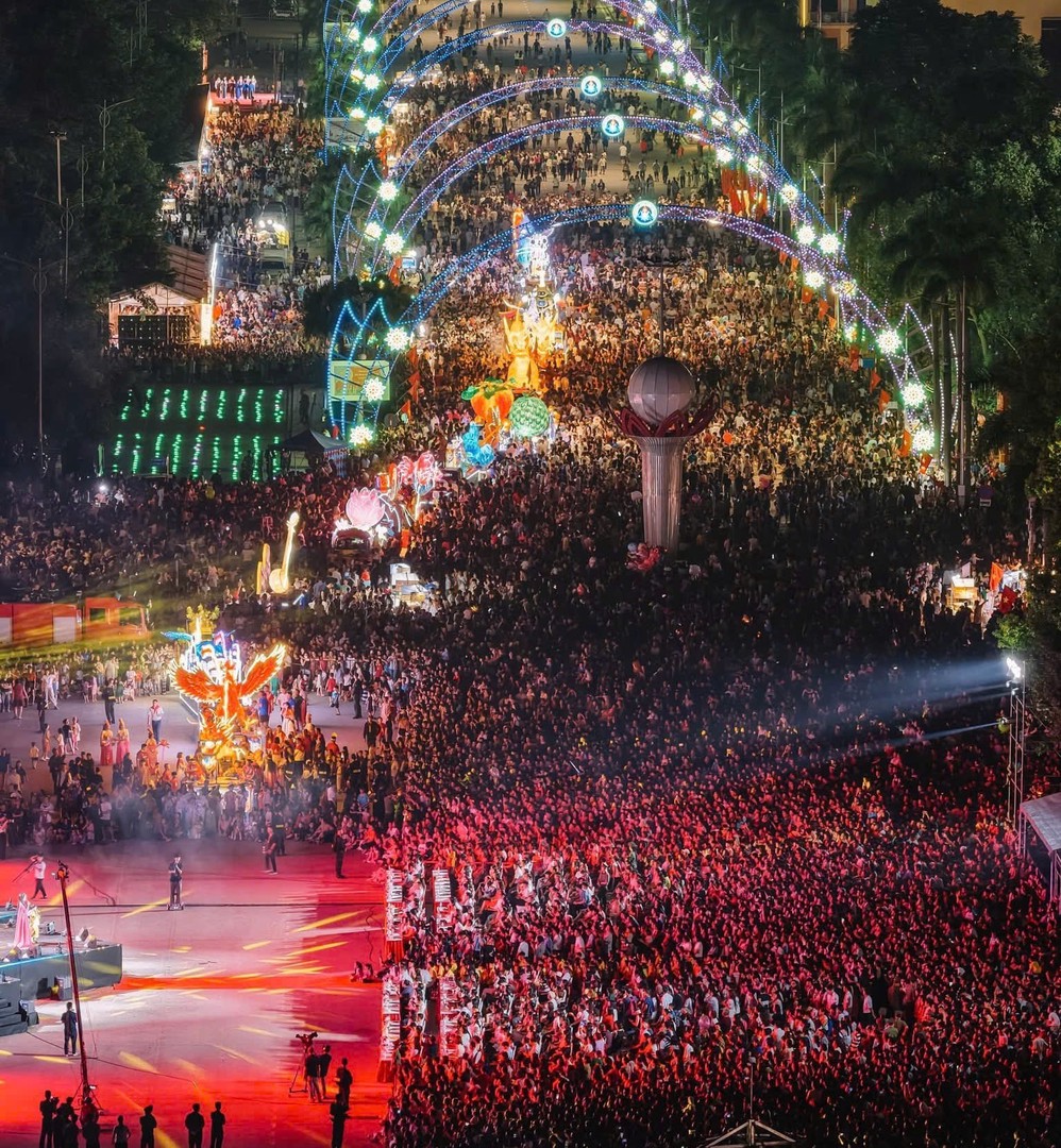 Ảnh 12. Lễ hội ánh sáng biên cương tỉnh Lạng Sơn lần thứ nhất năm 2026 thu hút đông đảo đại biểu, nhân dân và du khách tham dự.jpg