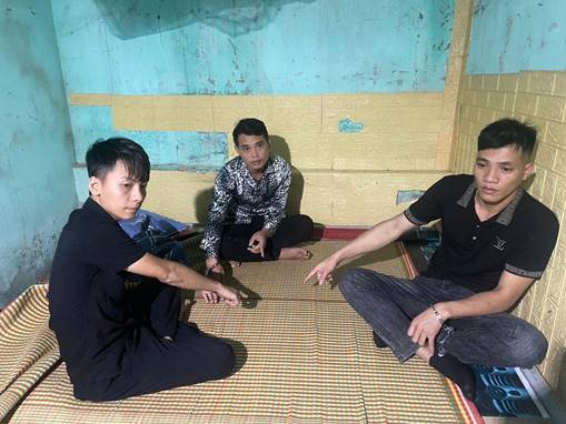 Ba đối tượng bị phát hiện đang tổ chức sử dụng trái phép chất ma túy tại một phòng trọ ở TDP Phương Cầu, phường Phương Liễu..png