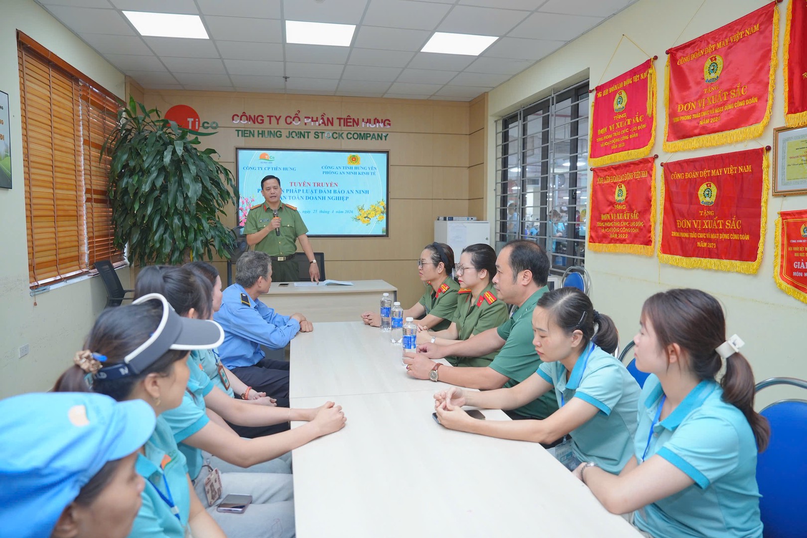 tuyên truyền.jpg