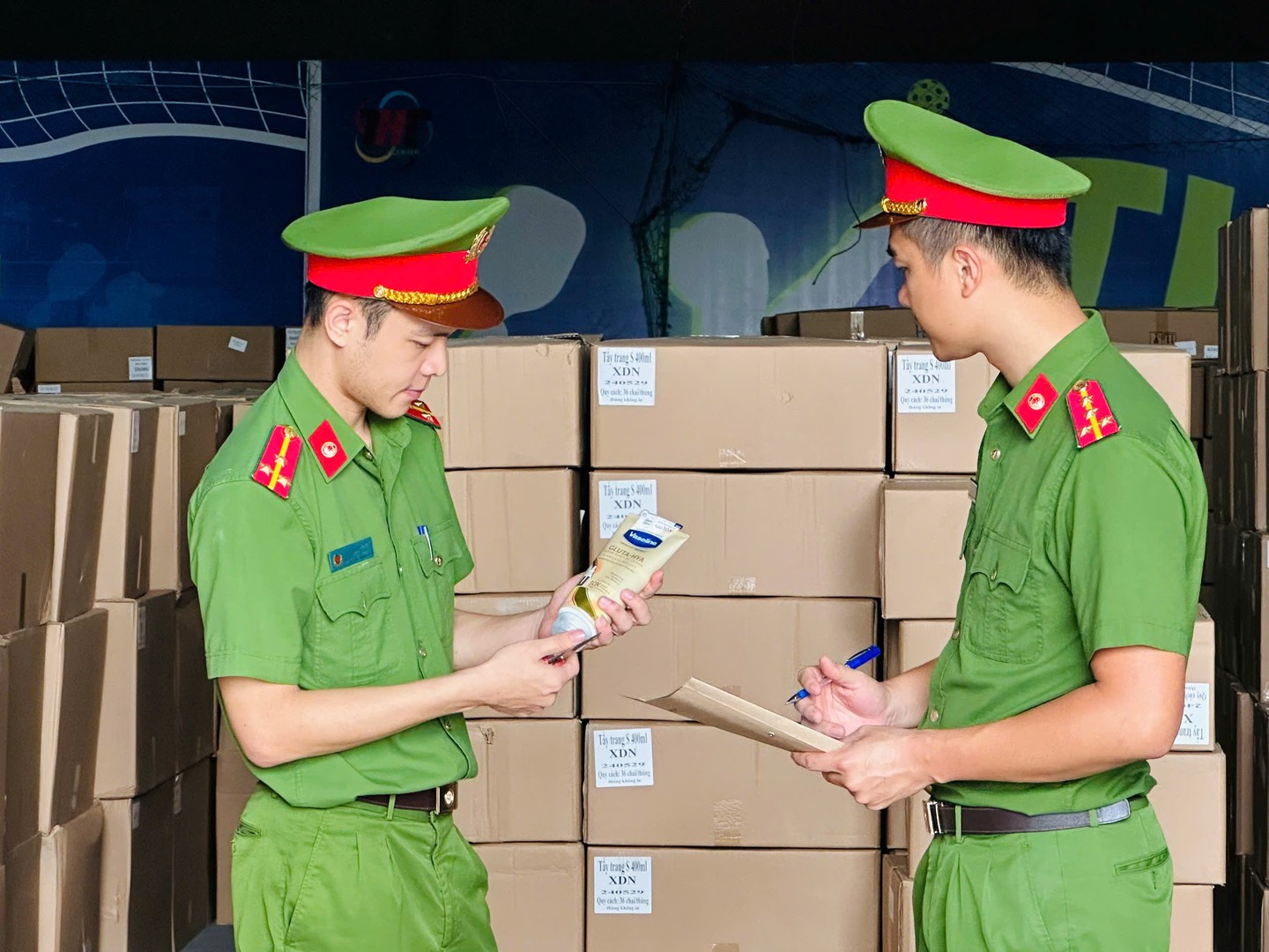 Tang vật của vụ án thu giữ tại Cơ quan Công an.jpg
