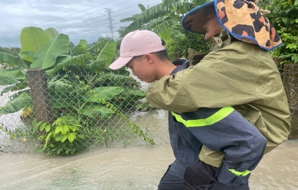 Điểm tựa vững chắc giữa tâm lũ6.jpg