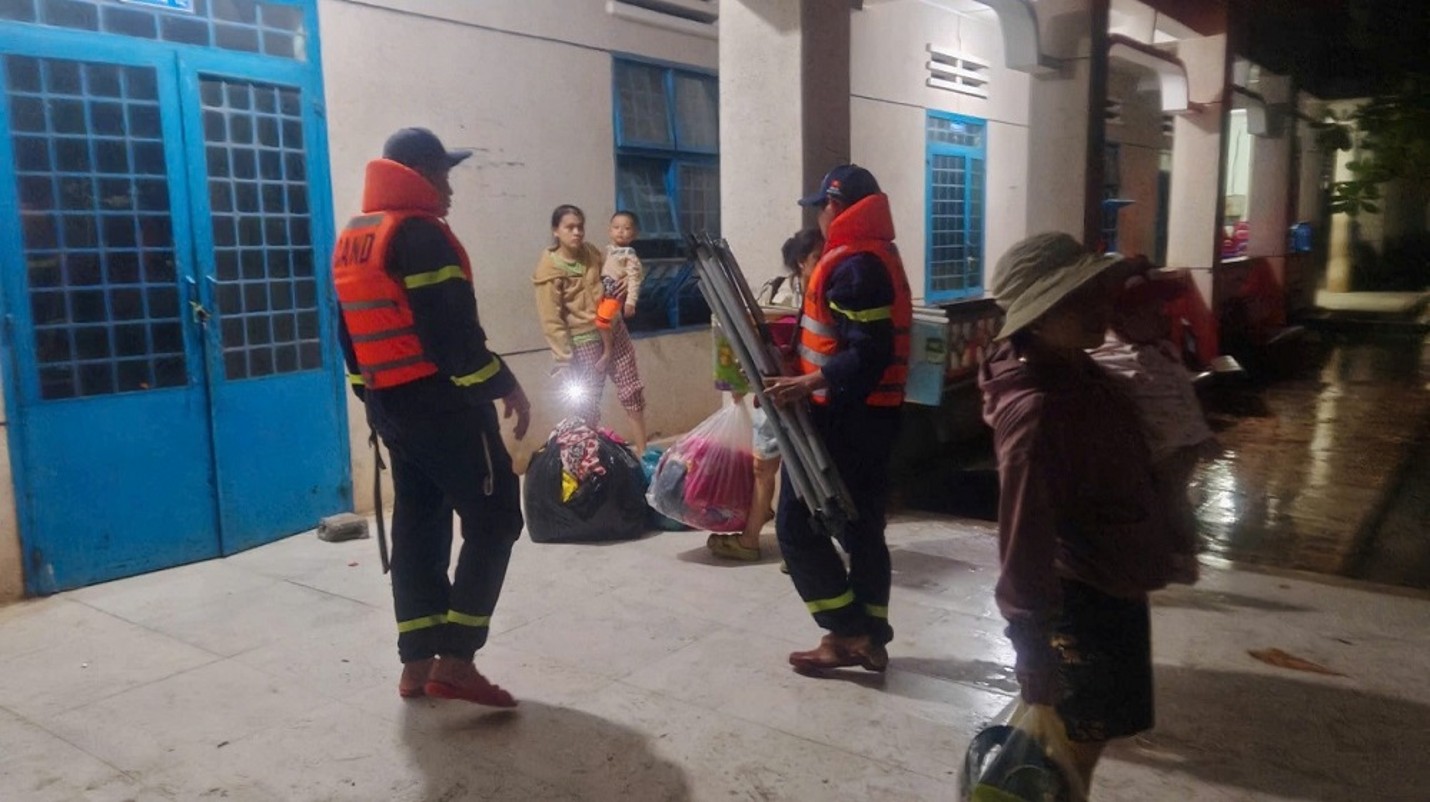 Điểm tựa vững chắc giữa tâm lũ5.jpg