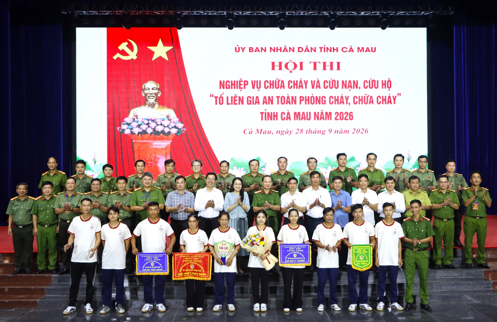 LƯU NIỆM.JPG