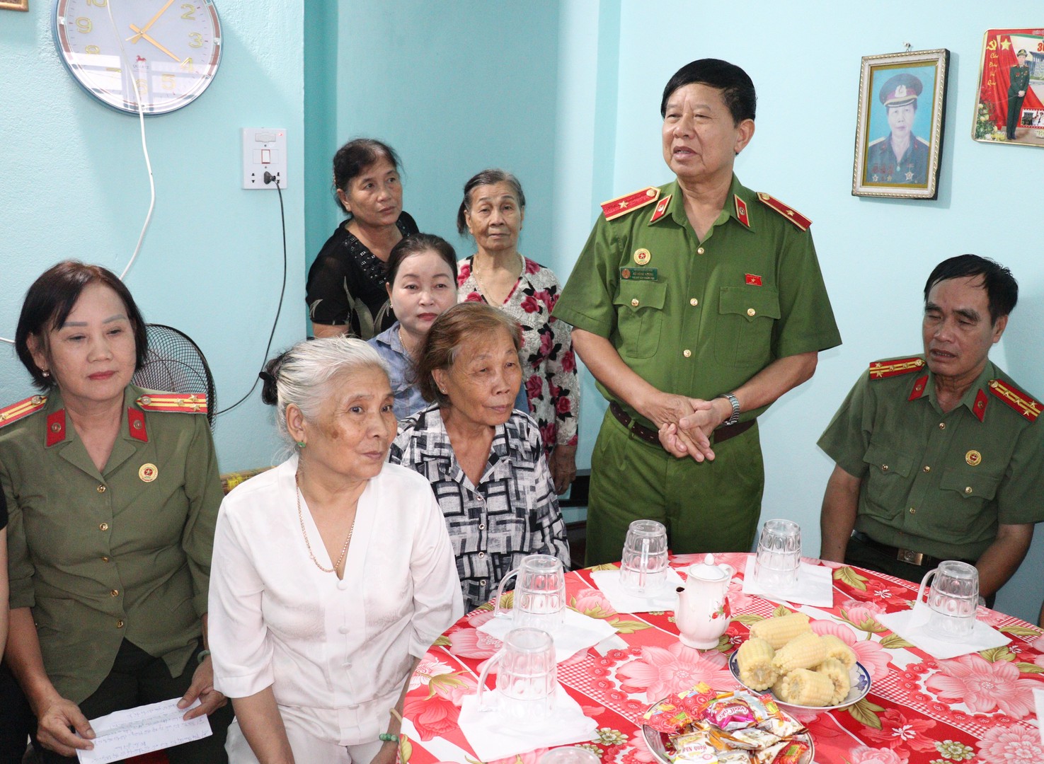Thiếu tướng Vũ Hùng Vương  phát biểu tại buổi trao nhà.jpg