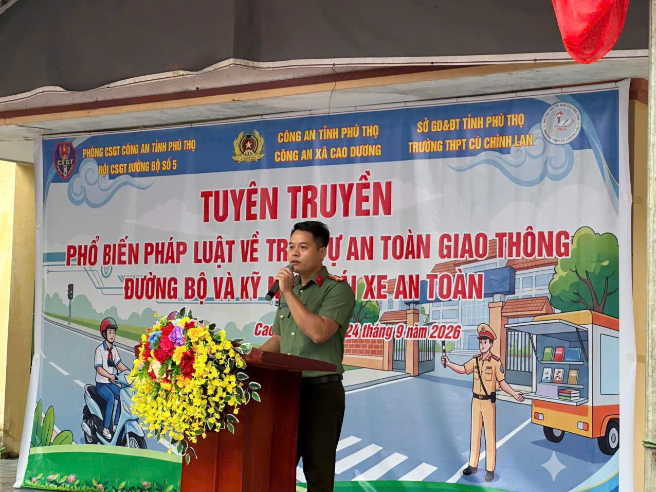 1_ Cán bộ CAX tCao Dương uyên truyền, phổ biến gi_6282.jpg