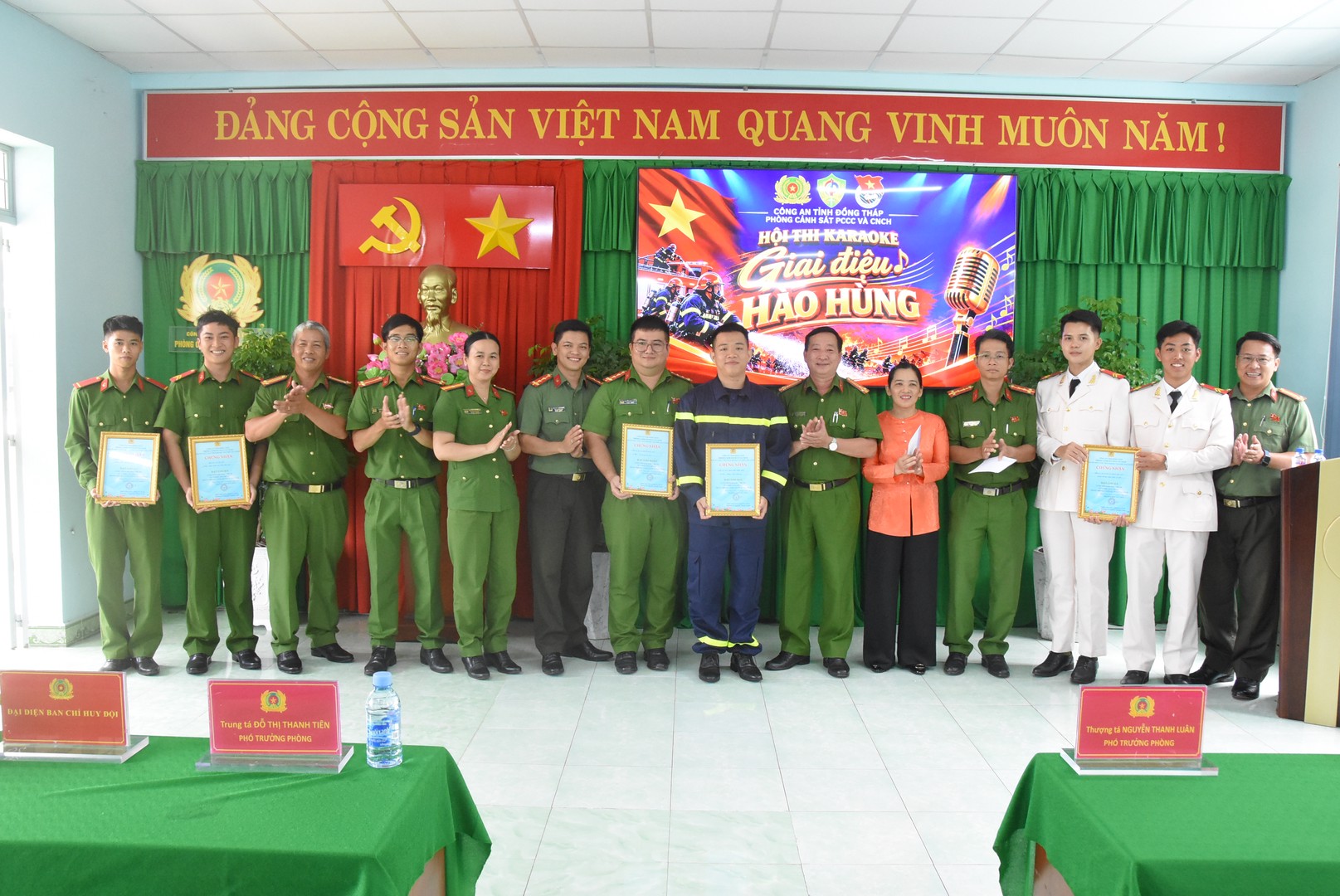 Hội thi hát Karaoke “Giai điệu hào hùng”.JPG