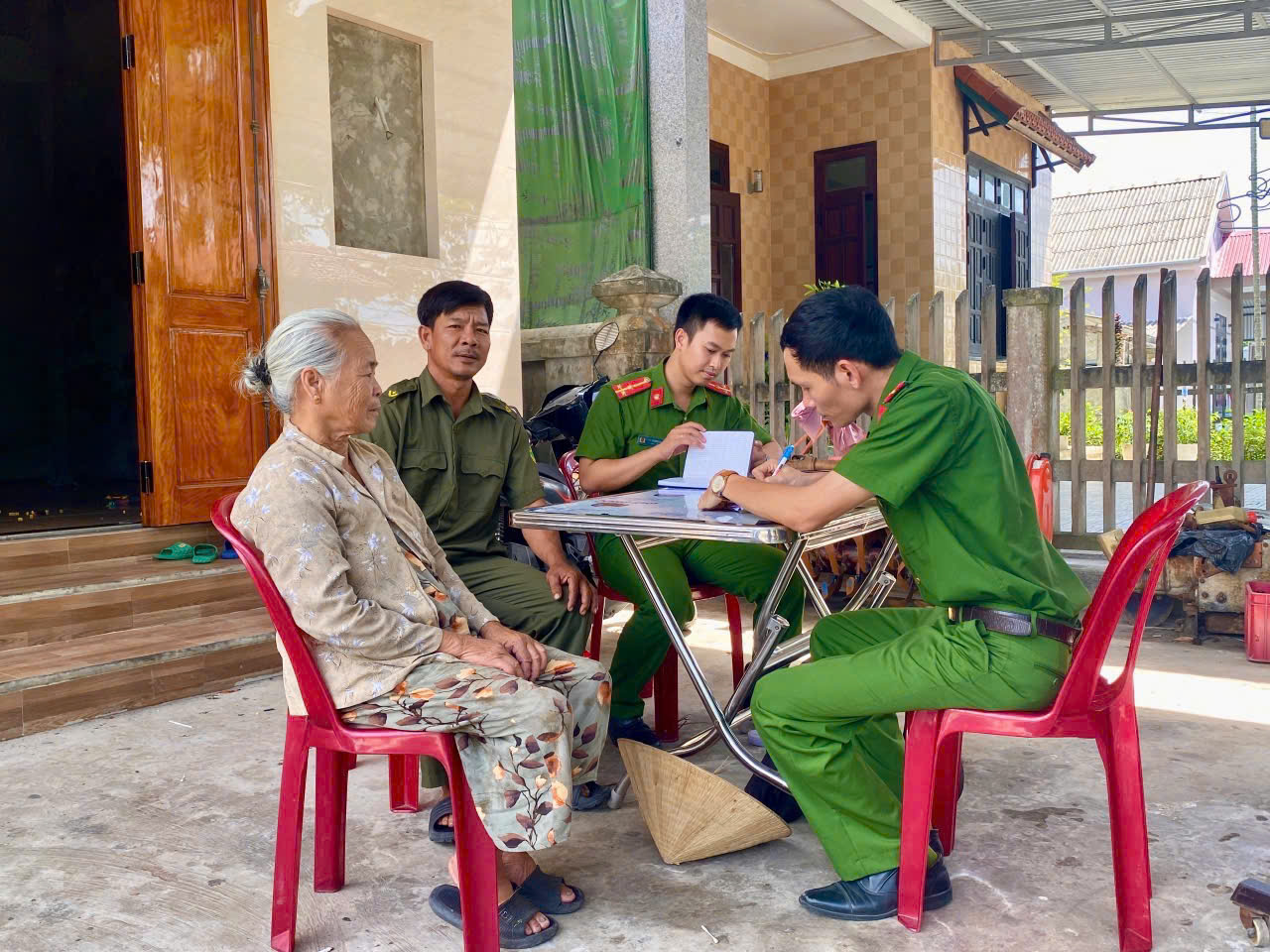 ảnh 9 tuyên dương.jpg
