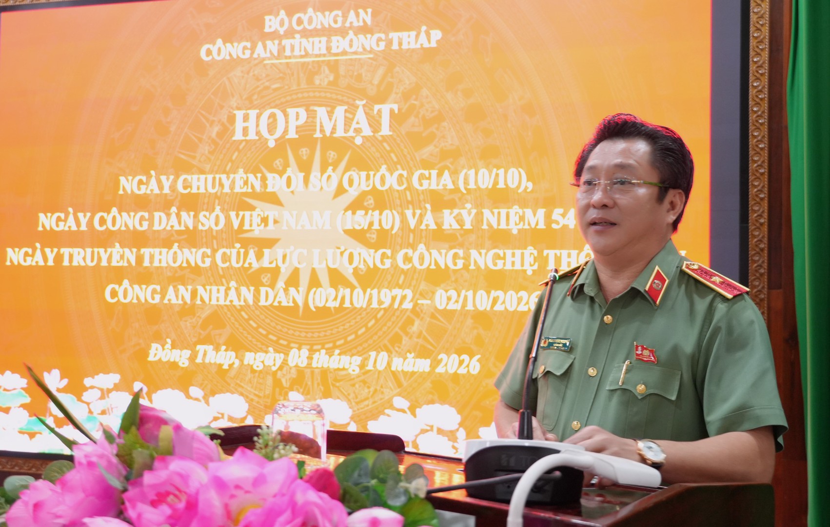 Thiếu tướng Lâm Phước Nguyên, Giám đốc Công an tỉnh chủ trì buổi họp mặt. Ảnh Trọng Tín.JPG
