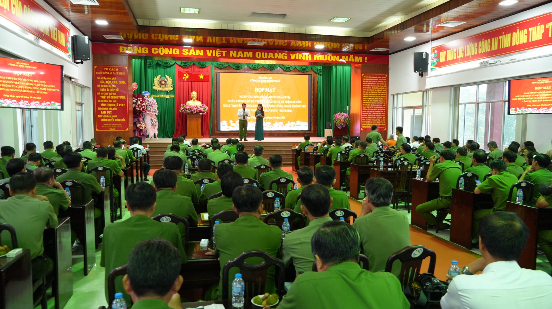 Họp mặt hưởng ứng Ngày Chuyển đổi số quốc gia. Ảnh Trọng Tín.JPG
