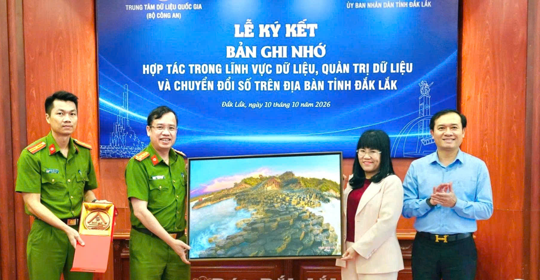H02.jpg