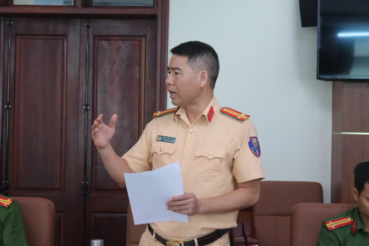 Đại diện phòng CSGT cho ý kiến góp ý dự thảo luật.jpg