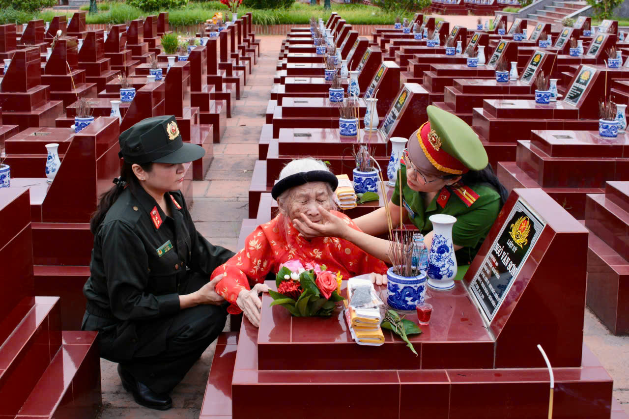 mẹ 3.jpg