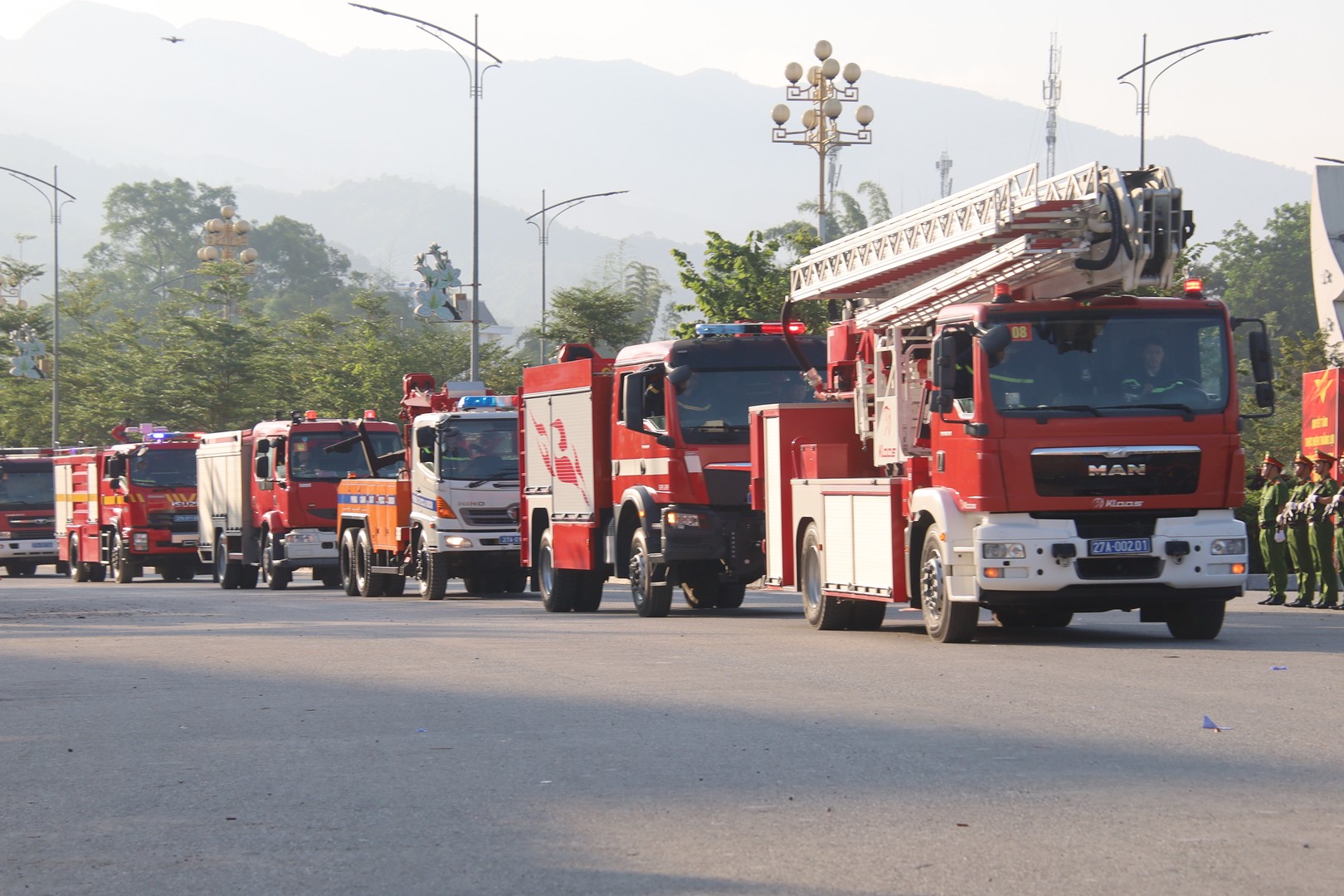 PHƯƠNG TIỆN ĐẶC CHỦNG 3.JPG