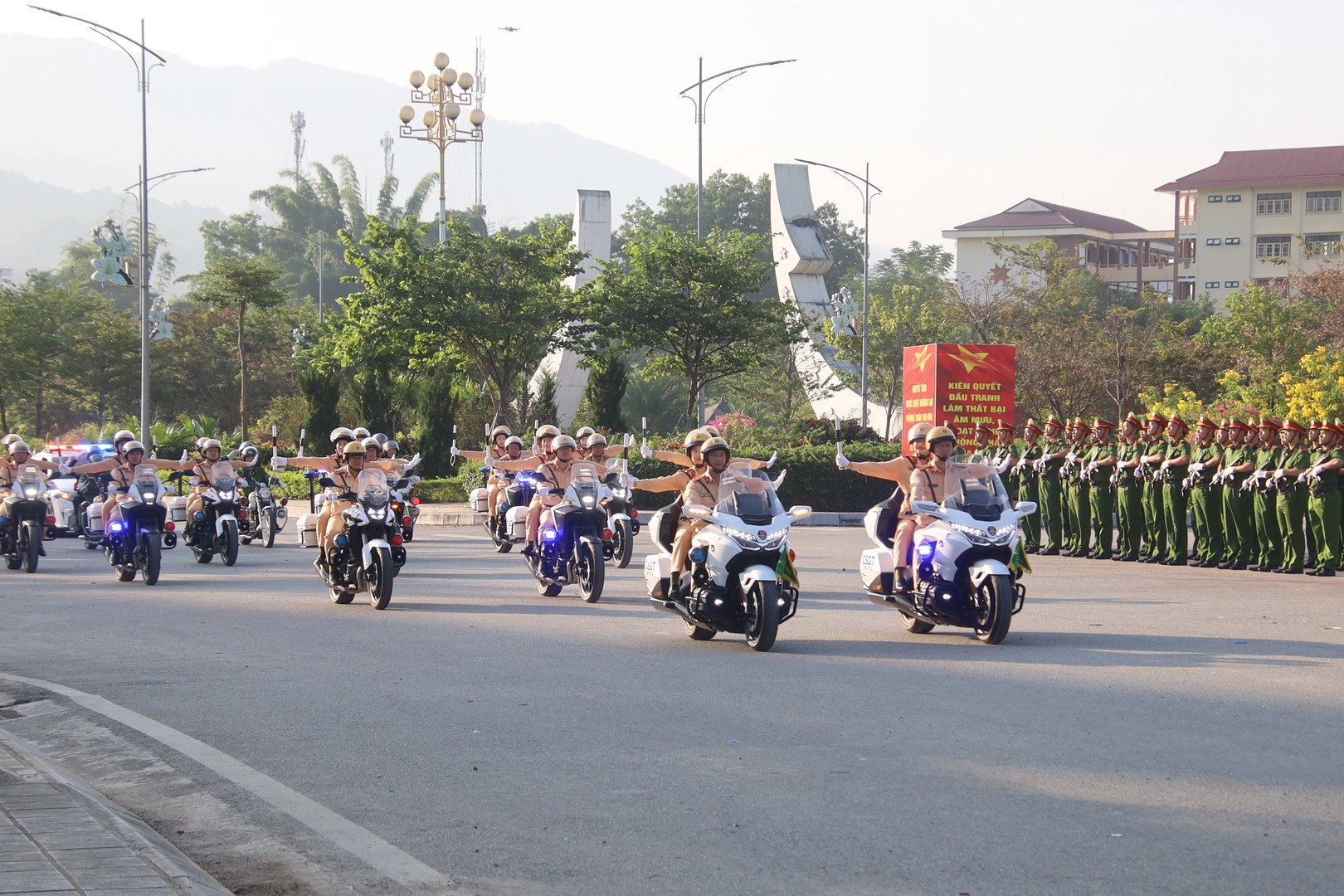 PHƯƠNG TIỆN ĐẶC CHỦNG.JPG