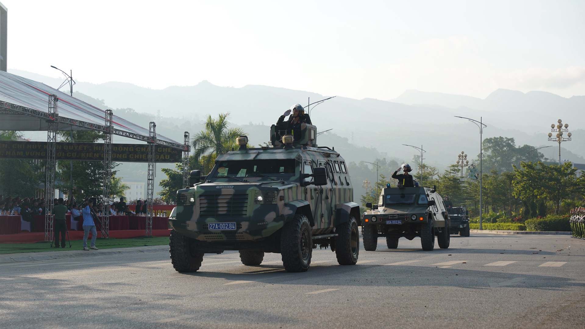 PHƯƠNG TIỆN ĐẶC CHỦNG 6.JPG