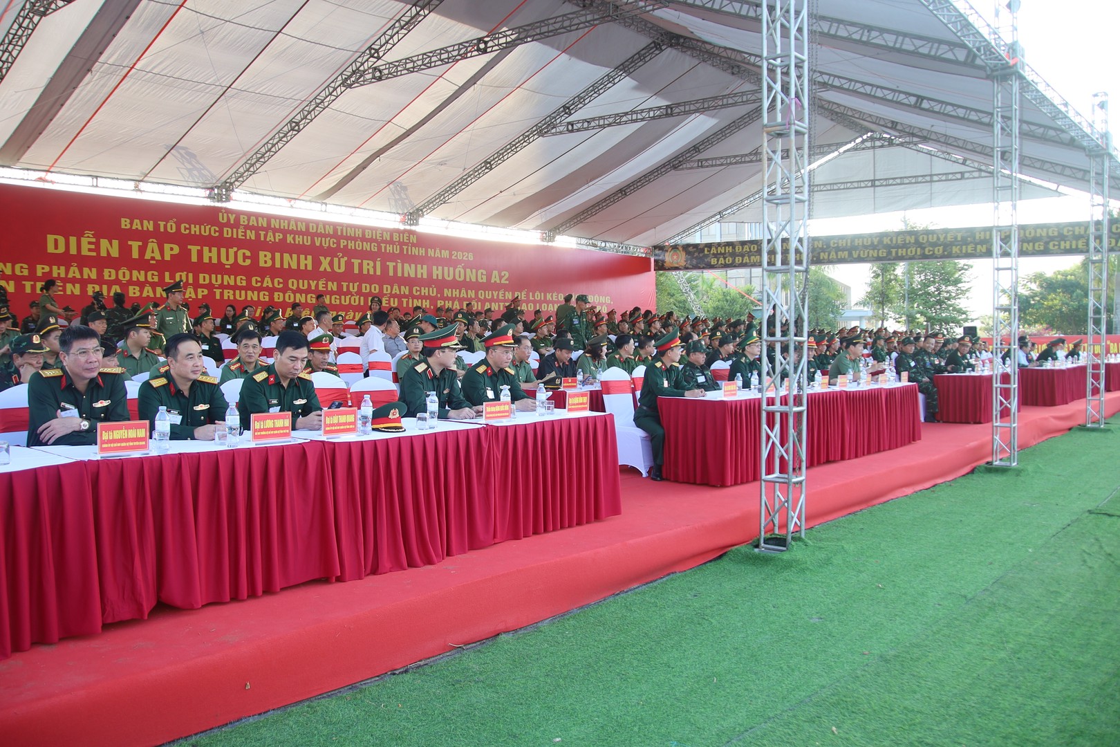 ĐẠI BIỂU THAM DỰ.JPG