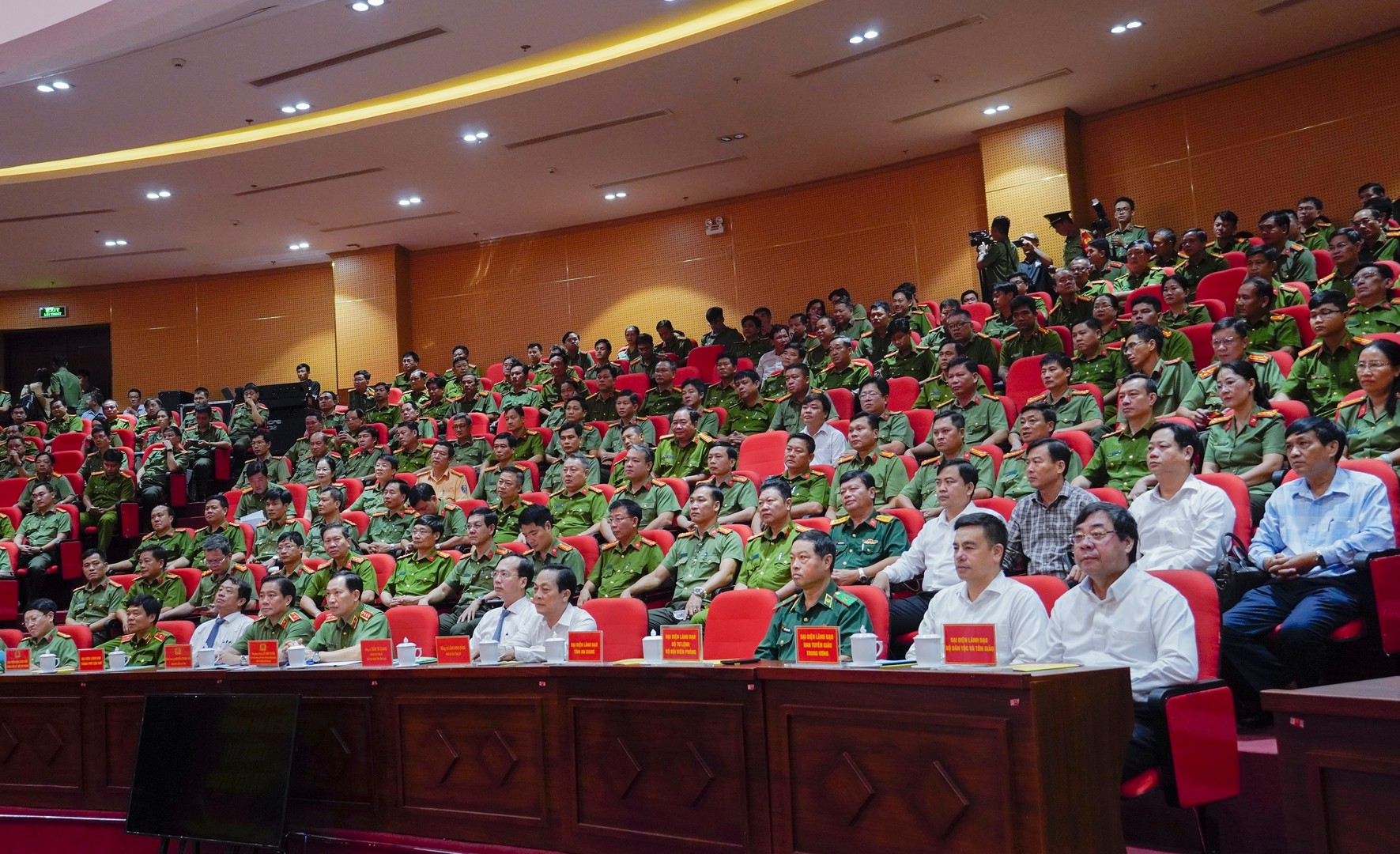 Đại biểu tham dự hội nghị (2).jpg