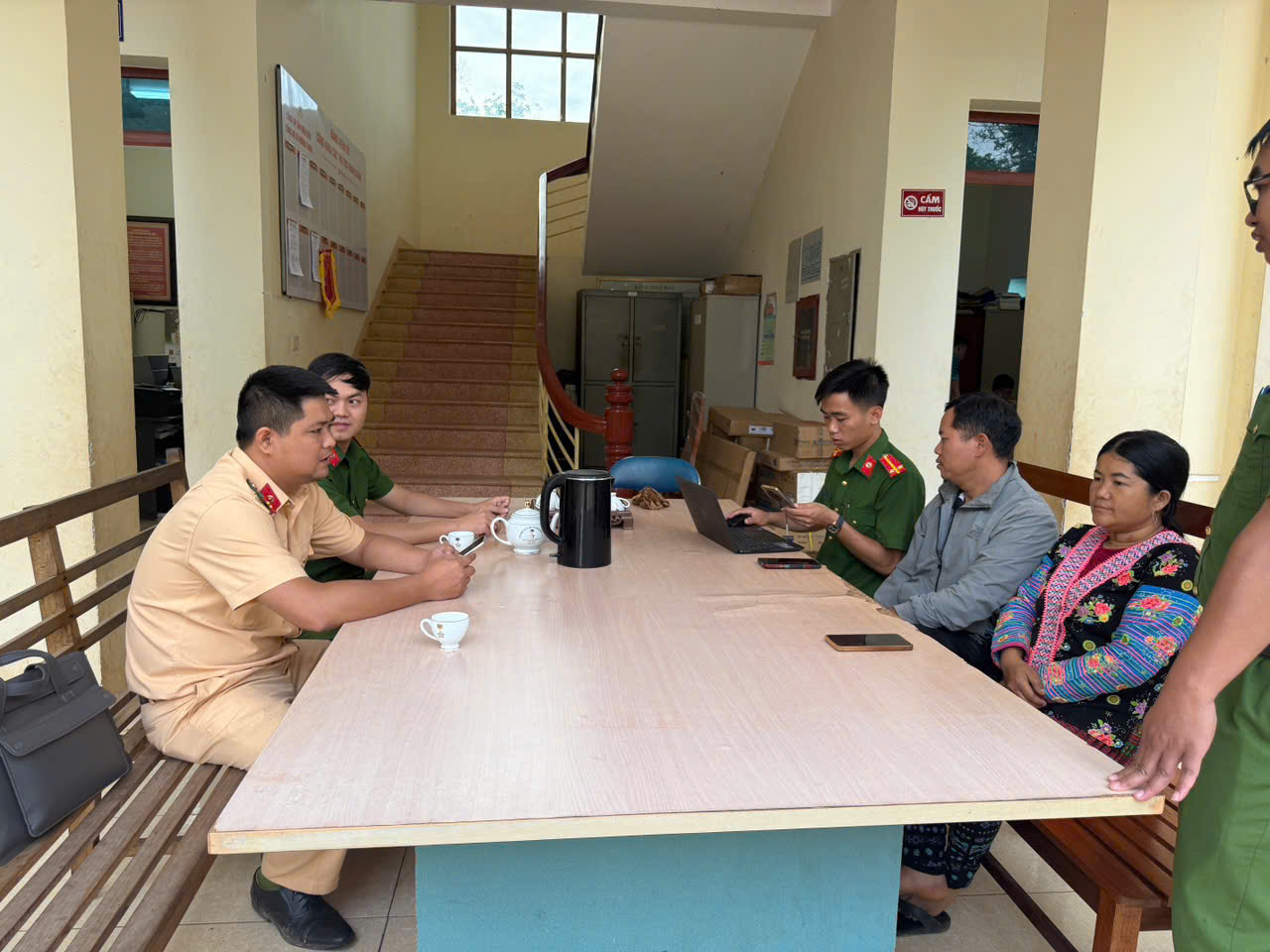 Tổ công tác phối hợp khống chế tại xã Mường Toong.jpg