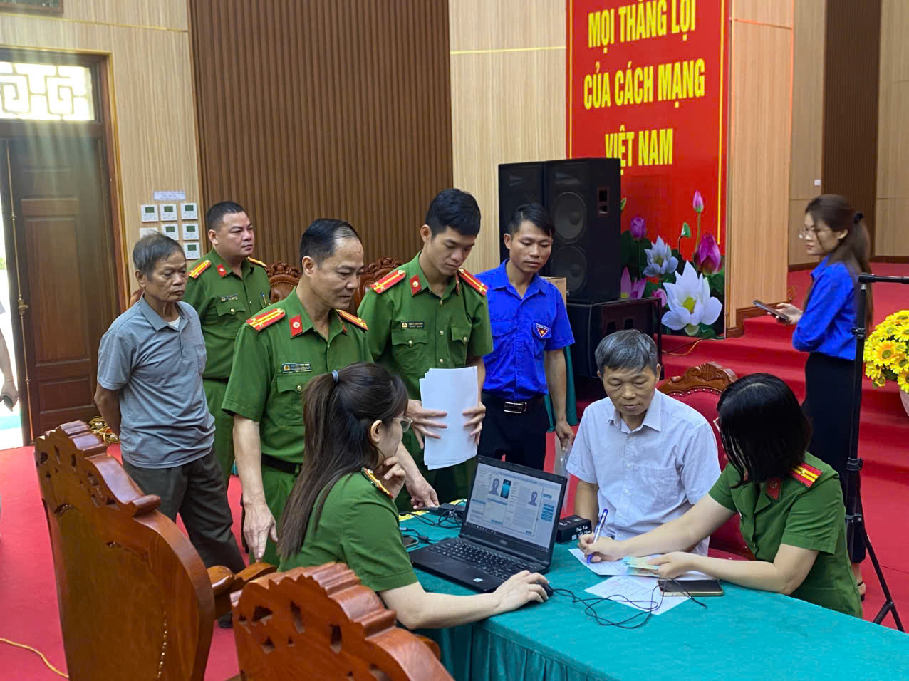CBCAX Văn Miếu hỗ trợ thân nhân liệt sĩ thu nhận mẫu ADN__dbbb577200.jpg