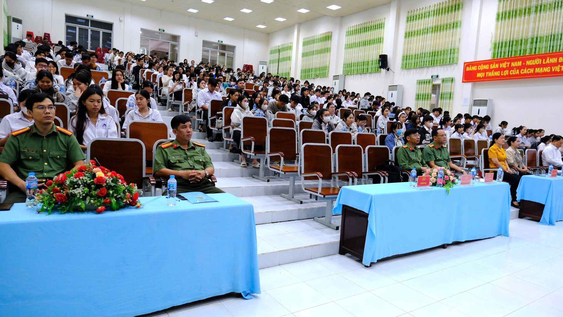 Đại biểu tham dự.jpg
