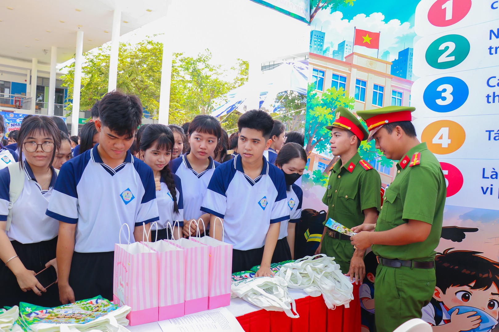 trải nghiệm không gian tuyên truyền (3).jpg