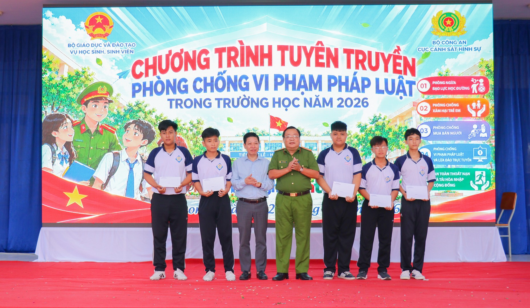 10 suất học bổng (2).jpg
