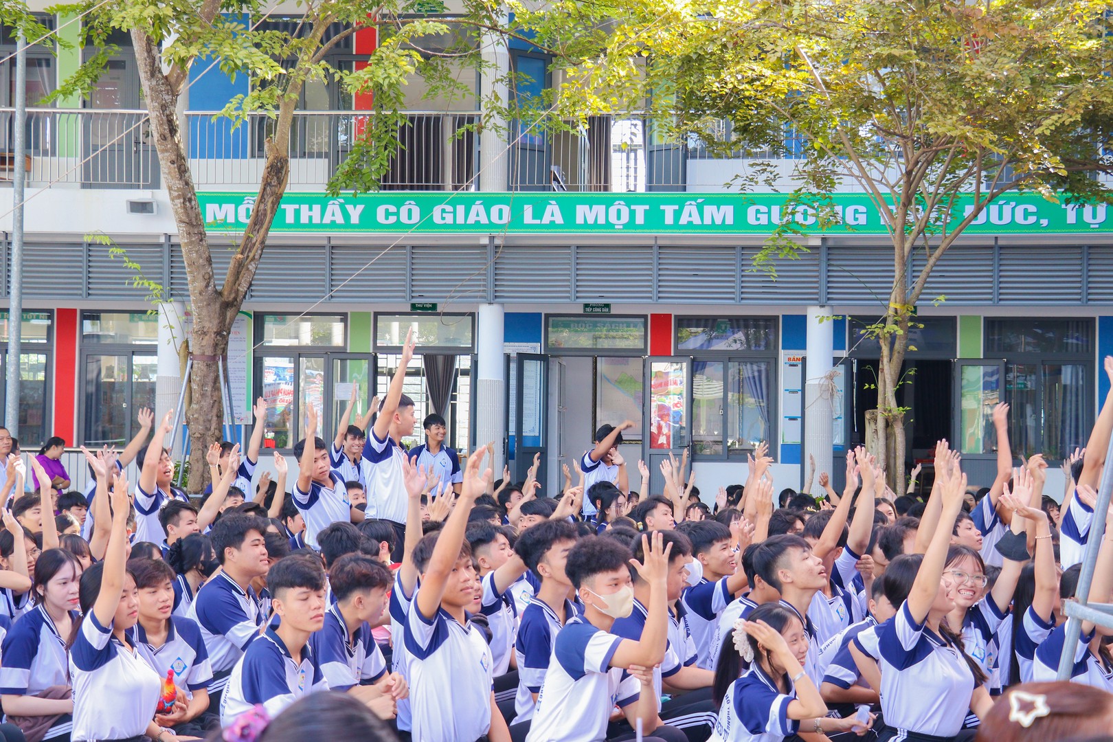 Các em học sinh hào hứng tham gia (2).jpg
