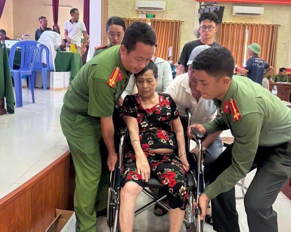 giup do nguoi dan.jpg