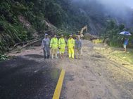 Nỗ lực tiếp cận giải cứu 11 người dân bị cô lập tại đèo Khánh Lê