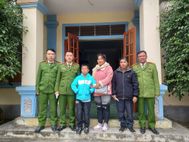Nghệ An: Công an xã Hữu Kiệm hỗ trợ, đưa 02 cháu bé đi lạc về với người thân an toàn