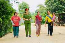 Giữ bình yên giữa đại ngàn – dấu chân người nữ Công an Xơ Đăng