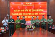 Đoàn công tác của Bộ Quốc phòng thăm và chúc Tết Công an tỉnh Khánh Hoà