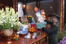 Thứ trưởng Phạm Thế Tùng dâng hương tưởng niệm Chủ tịch Hồ Chí Minh