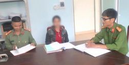 Công an thành phố Huế hỗ trợ phụ nữ dân tộc Cơ Tu nhận lại 60 triệu đồng do chuyển khoản nhầm