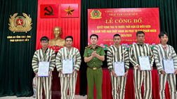 Công an tỉnh Ninh Bình công bố Quyết định giảm thời hạn chấp hành án phạt tù dịp 30/4