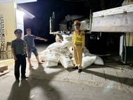 Phát hiện, thu giữ 10 tấn phân bón không rõ nguồn gốc