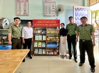 “Tủ đồ dùng học tập 0 đồng”: Gieo tri thức, mang yêu thương đến với trẻ em vùng cao Quảng Ngãi