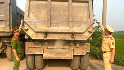 Công an tỉnh Ninh Bình hoàn thành tổng rà soát xe ô tô tải tự đổ, xe sơmi rơ mooc có tải trọng từ 15 tấn trở lên