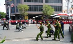 Đắk Lắk: Tuyên truyền, diễn tập thực binh phòng chống tội phạm cướp ngân hàng