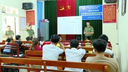 Khai giảng Lớp bồi dưỡng kiến thức ngoại ngữ cho các em học sinh có hoàn cảnh khó khăn trên địa bàn phường Nam Hoa Lư, tỉnh Ninh Bình