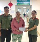 Trao quà hỗ trợ cán bộ Đoàn có hoàn cảnh đặc biệt khó khăn