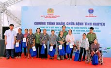 Khám bệnh, cấp phát thuốc miễn phí cho hơn 1.300 người dân xã Nam Ninh, tỉnh Ninh Bình