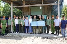Trao kinh phí xây dựng “Mái ấm tình thương” tại Tây Ninh