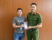 Công an phường Duy Hà, tỉnh Ninh Bình hỗ trợ công dân Trung Quốc nhận lại 17 triệu đồng chuyển khoản nhầm