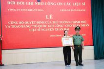 Tổ chức Lễ Công bố Quyết định của Thủ tướng Chính phủ và trao Bằng “Tổ quốc ghi công” cho thân nhân liệt sĩ, Thiếu tá Nguyễn Xuân Hải
